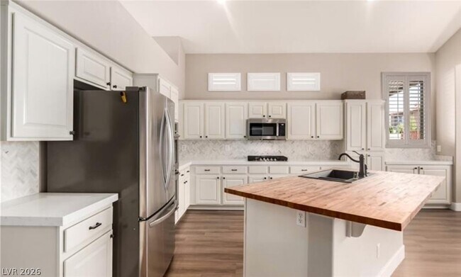 Building Photo - 264 Pointe Ranier Ave