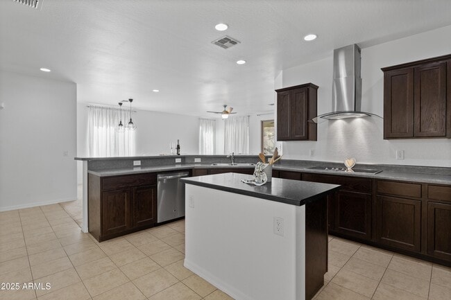 Building Photo - 3664 S Jasmine Dr