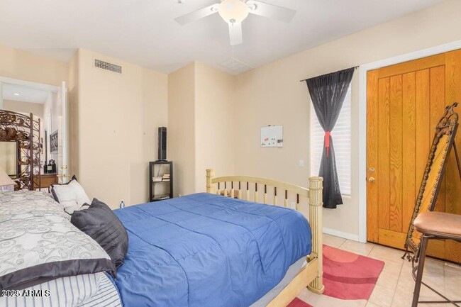 Building Photo - 8115 E Sand Flower Dr