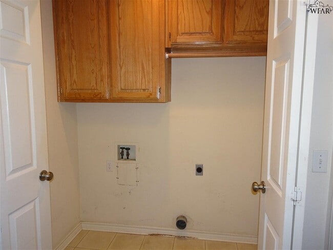 Building Photo - 405 Swenson St