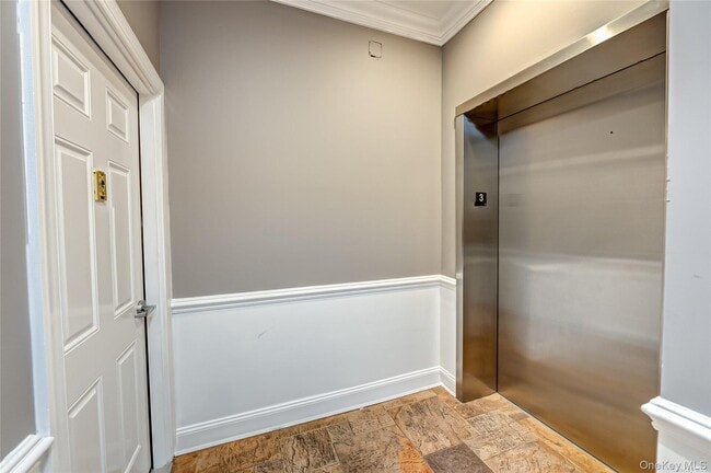 Building Photo - 328A Main St