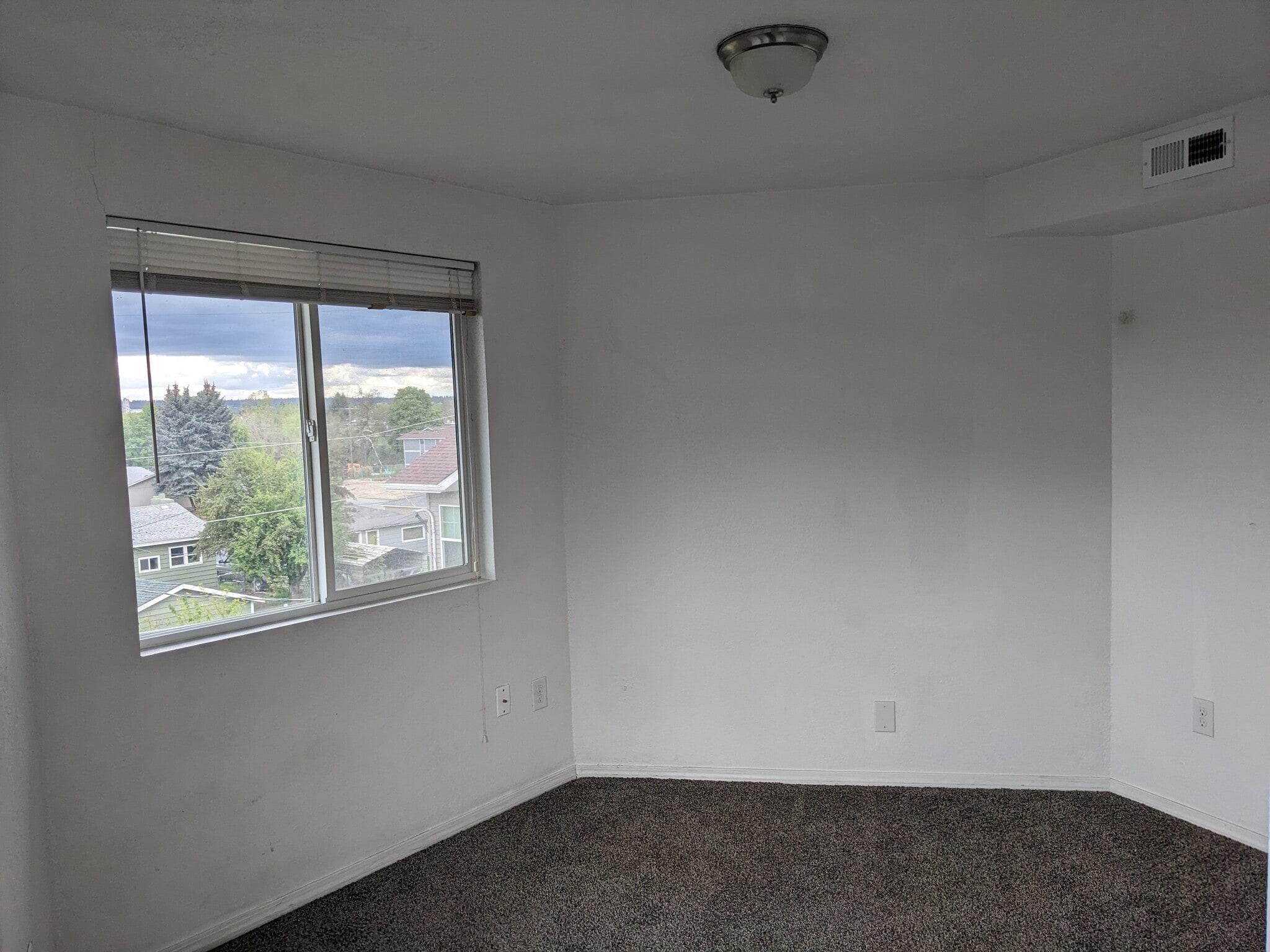 Building Photo - 3118 E MARIETTA AVE APT 2