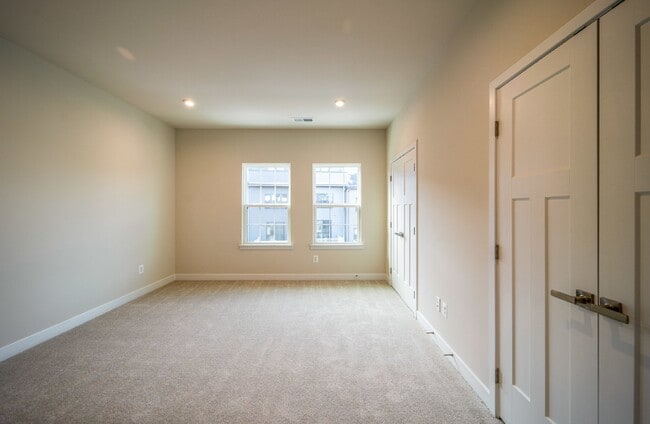 Building Photo - 14064 Sunrise Valley Dr