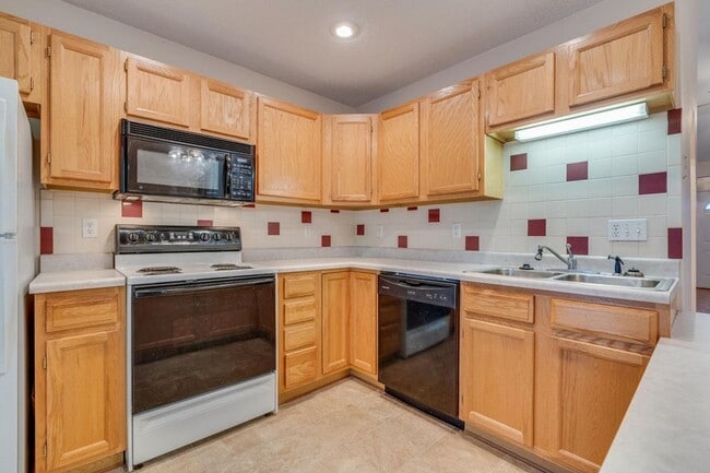 Building Photo - 3910 Renaissance Sq