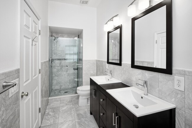 Building Photo - 326 Midland Ct