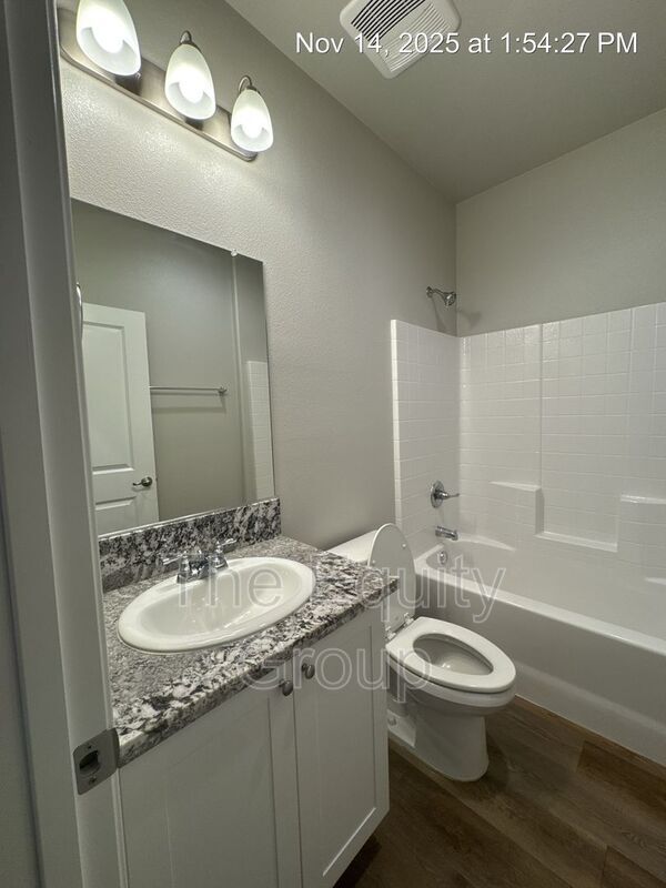 Building Photo - 519 S Summit St