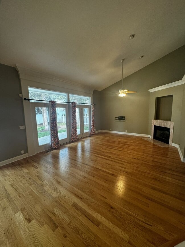 Building Photo - Spacious Duplex in Rockingham County