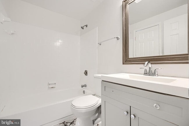 Building Photo - 28 Windersal Ln