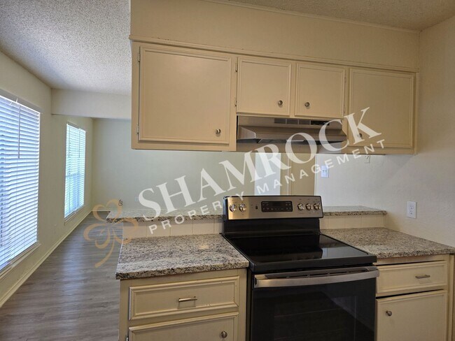 Building Photo - 2/2 Duplex near Hwy 77!