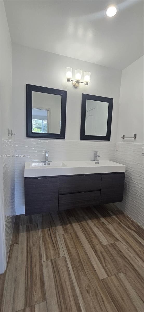 Building Photo - 3620 Thomas Ave