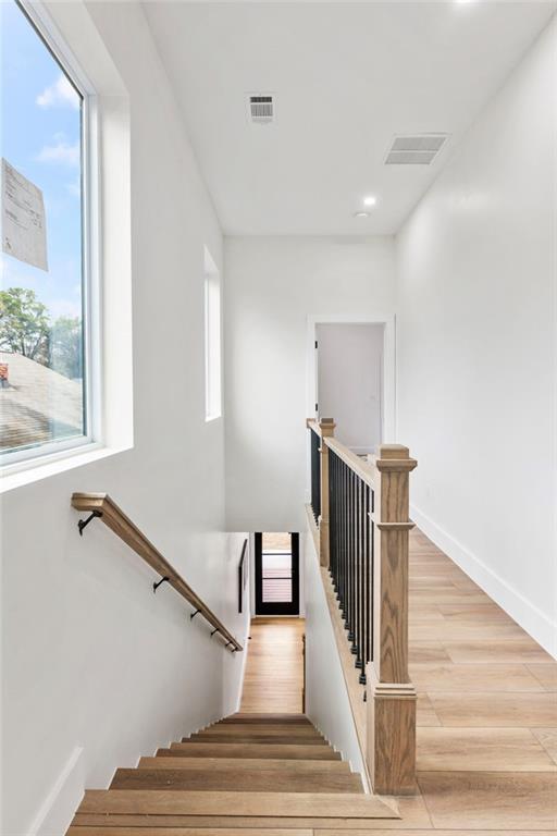 Building Photo - 582 Hope St SW