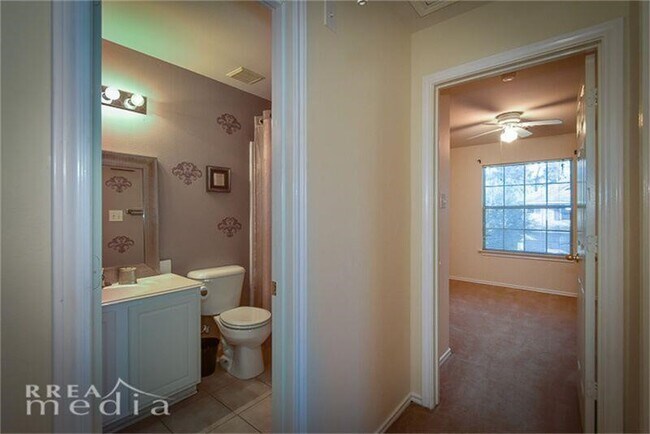 Building Photo - 2923 Loganberry Park Ln