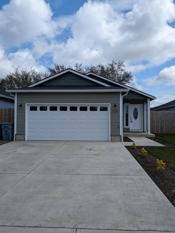 Building Photo - 1735 SE Jefferson St