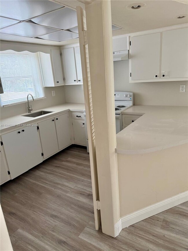 Building Photo - 9390 E Bay Harbor Dr