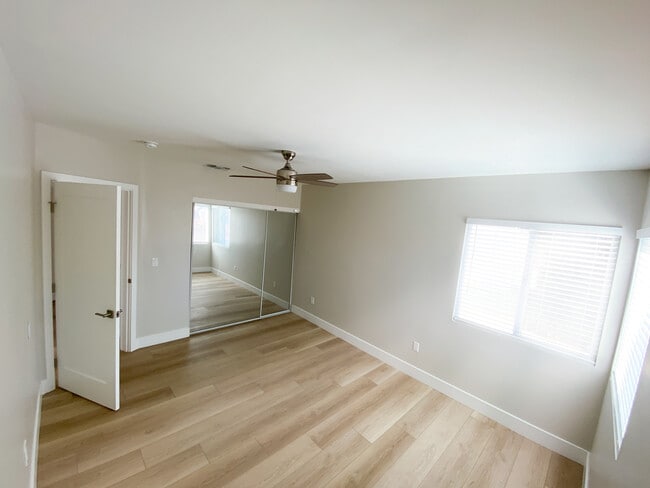 Building Photo - 14859 Chatsworth Dr