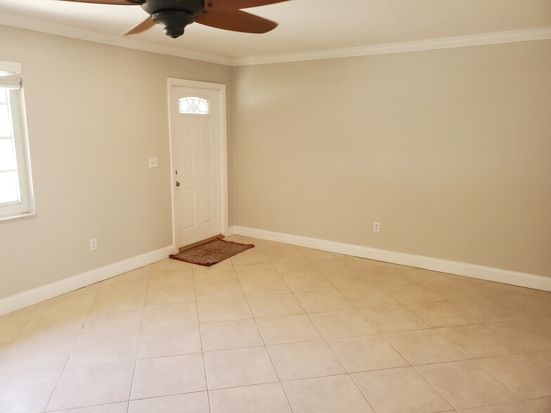 Building Photo - 3310 NE Jeannette Dr