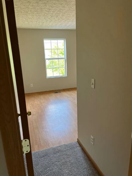 Building Photo - 493 Wellsleyglen Dr