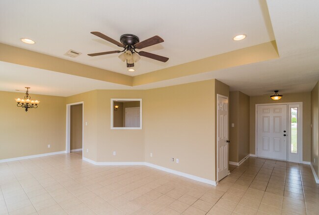 Building Photo - 3 Bedroom, 2 Bath Home in Valley View with Privacy Fenced in Backyard! June move in!!