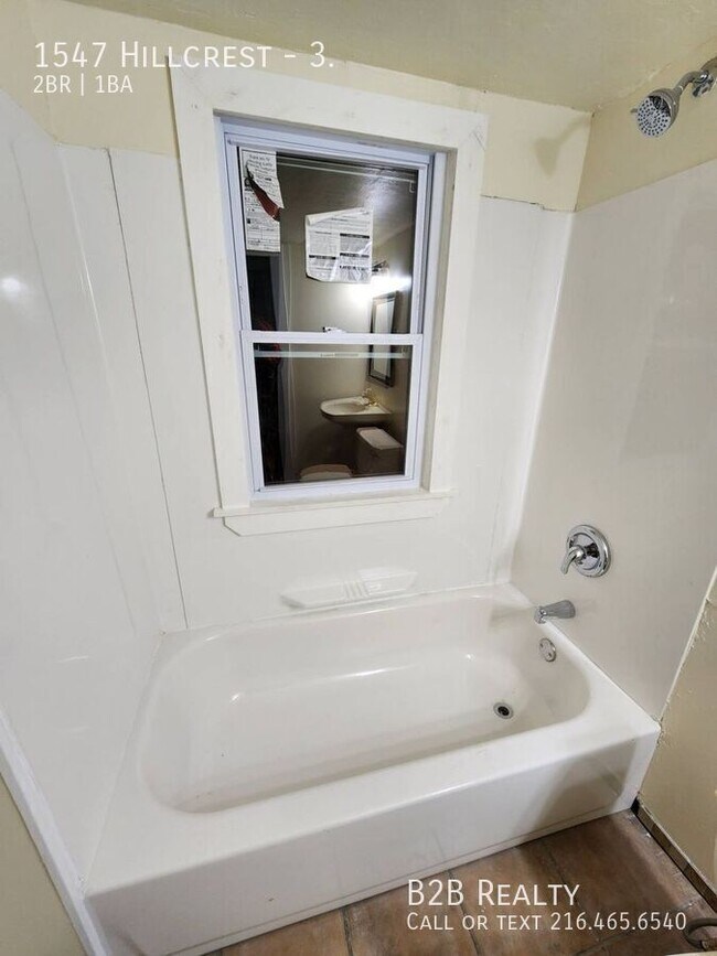 Building Photo - 1547 Hillcrest-3.