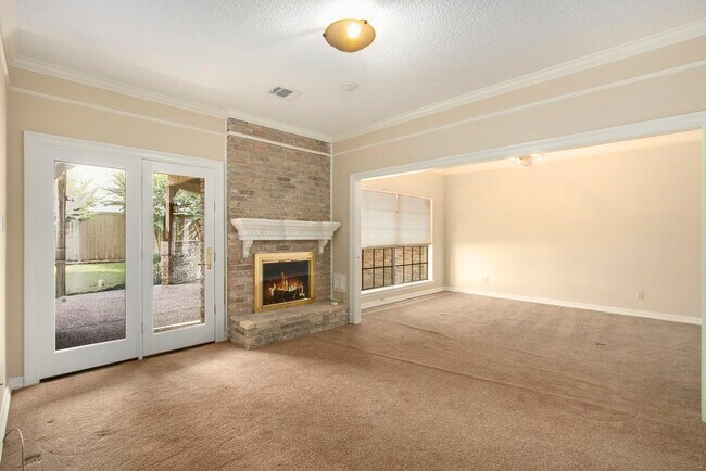 Building Photo - 15010 Terrace Oaks Dr