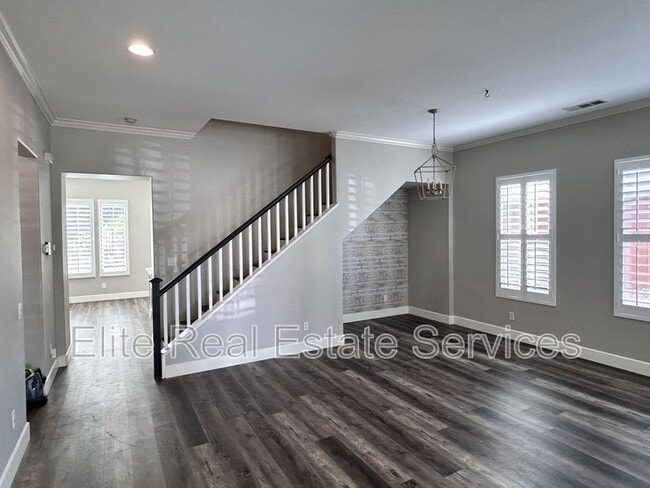 Building Photo - 363 Circulo Coronado