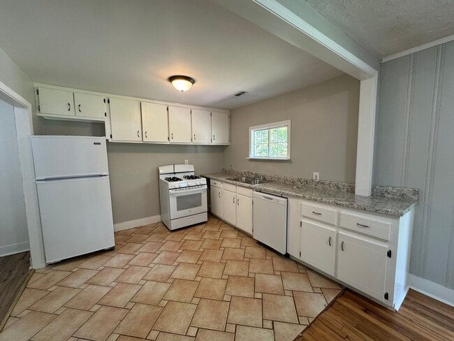 Building Photo - 3/1 House in West Rome $1,195