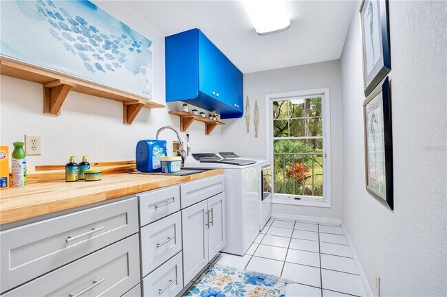 Building Photo - 8 Fernwood Trail