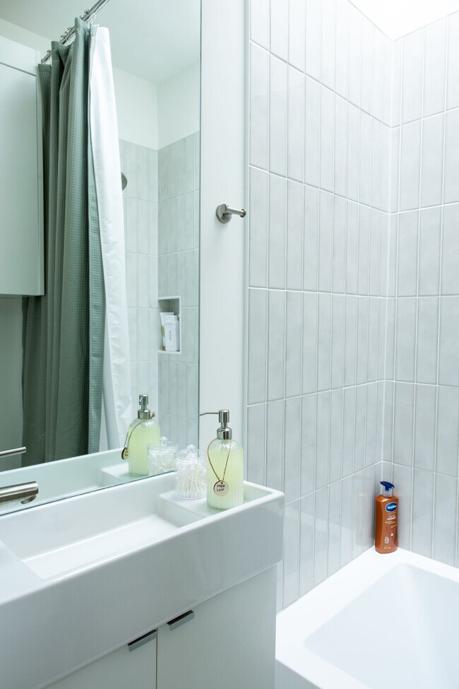 Building Photo - 507 S Park Dr