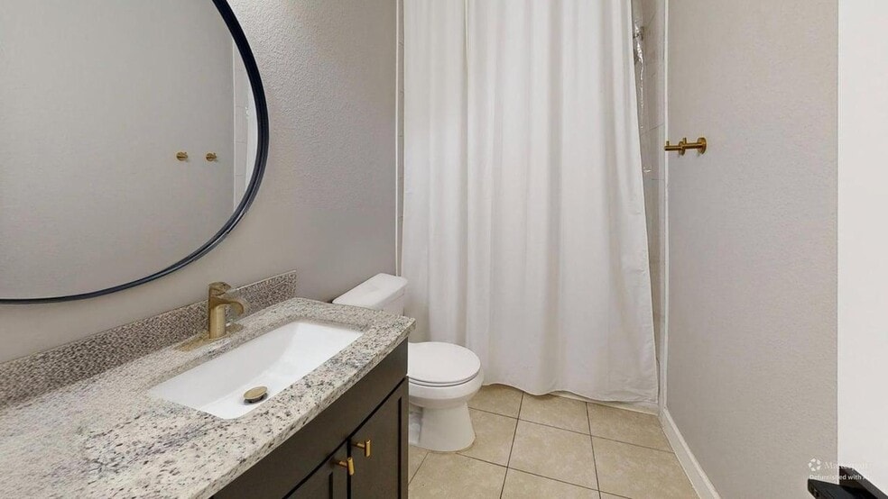 Building Photo - 2105 Huxley Ln