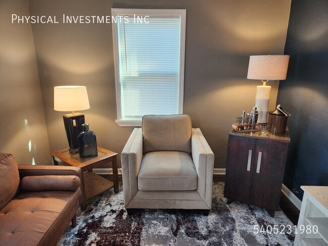 Building Photo - 412 Hanover Ave NW