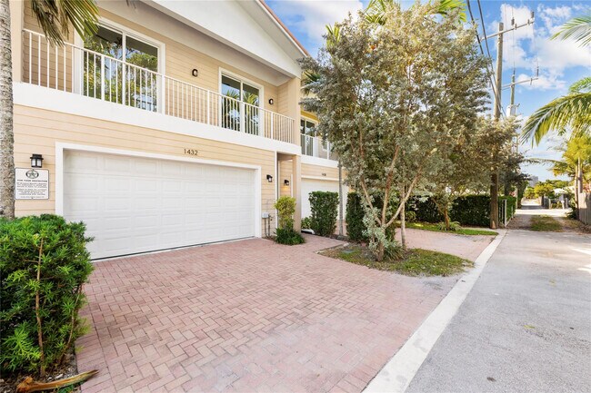 Building Photo - 1432 SW 4th Ave