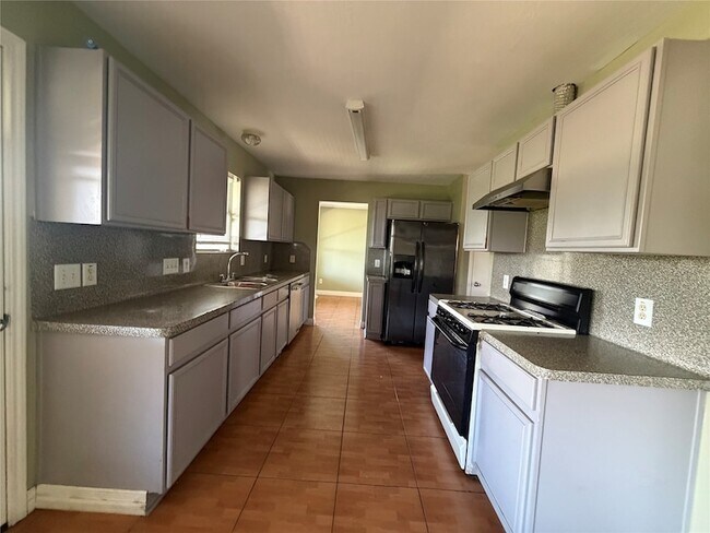 Building Photo - 2615 Meiko Dr