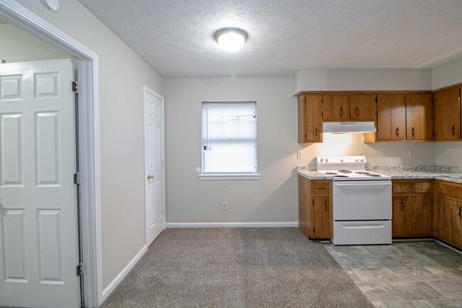 Building Photo - 17-417 Thompsonville Ln