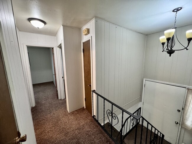 Building Photo - 1083 N 150 W