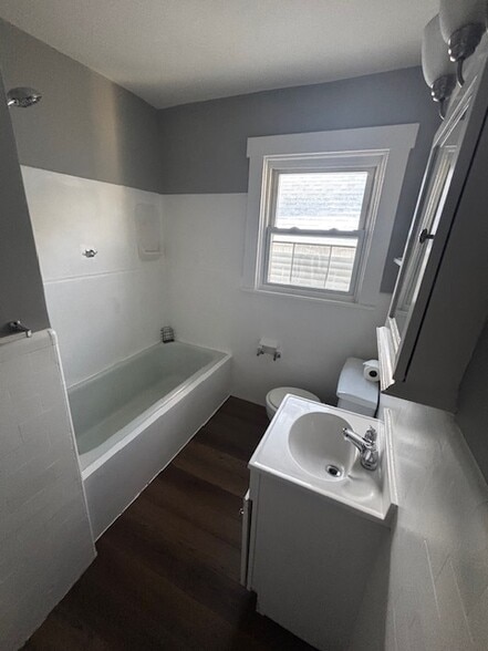 Building Photo - 1609 Kenneth Ave