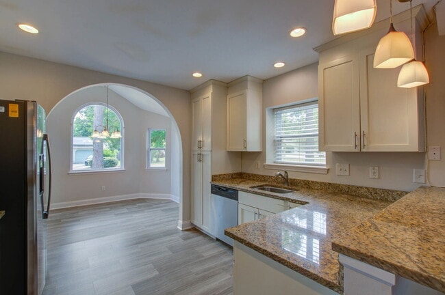 Building Photo - 8115 Pleasant Ridge Dr
