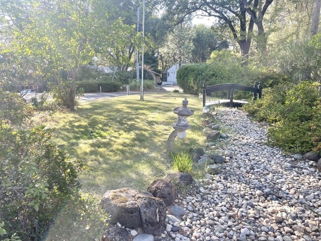 Building Photo - Single story golf course 3/2 home in Lake ...