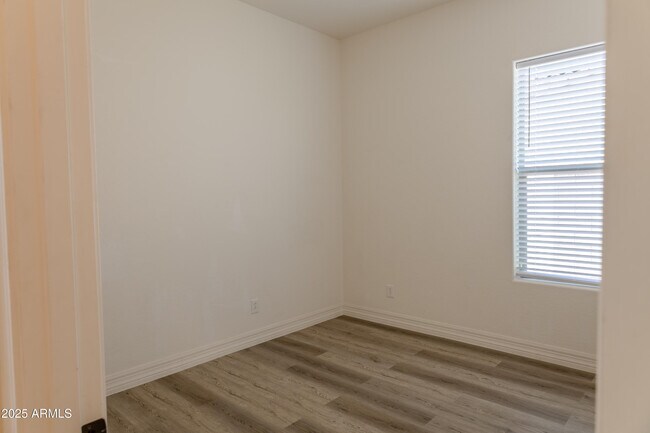 Building Photo - 4571 N Arbor Way