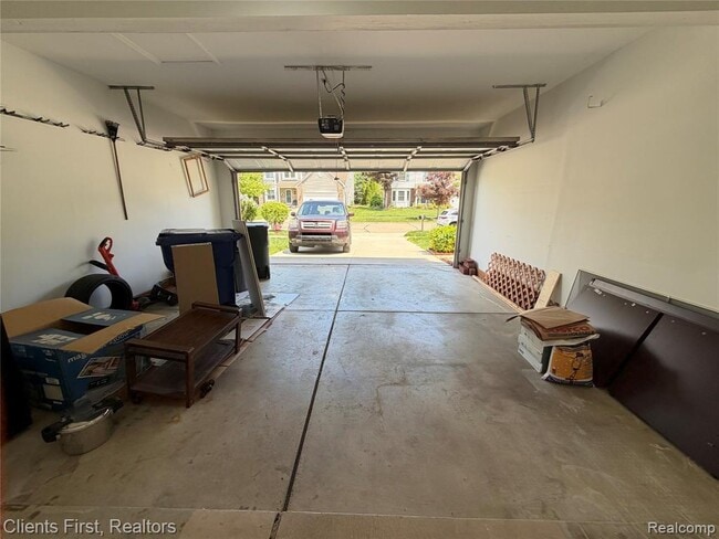 Building Photo - 7043 Foxridge Dr