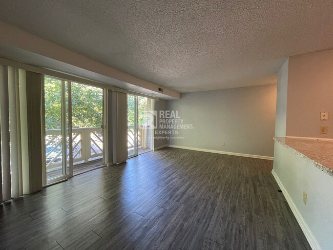Building Photo - **MOVE IN SPECIAL!**Beautiful 2 Bed 2 Bath...