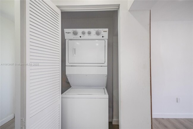 Building Photo - 6371 Scott St