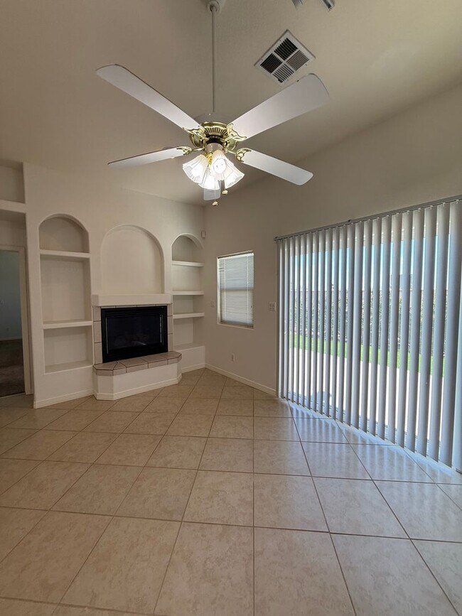 Building Photo - Beautiful 2 Bedroom/2 Bath W/ Office