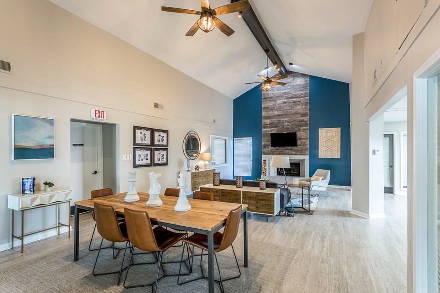 Lounge - Poplar Place Townhomes