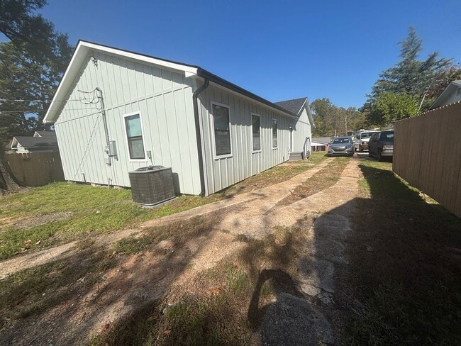 Building Photo - 5 bedrooms!! Remodeled top to bottom!