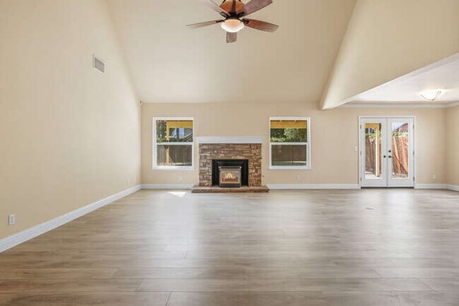 Building Photo - Spacious 5-Bedroom Home with Pool in NE Fr...