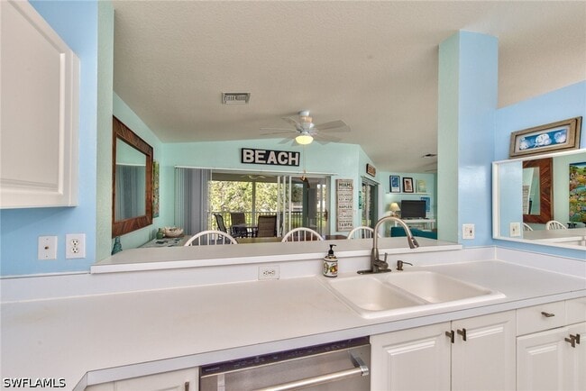Building Photo - 1100 Diamond Cir