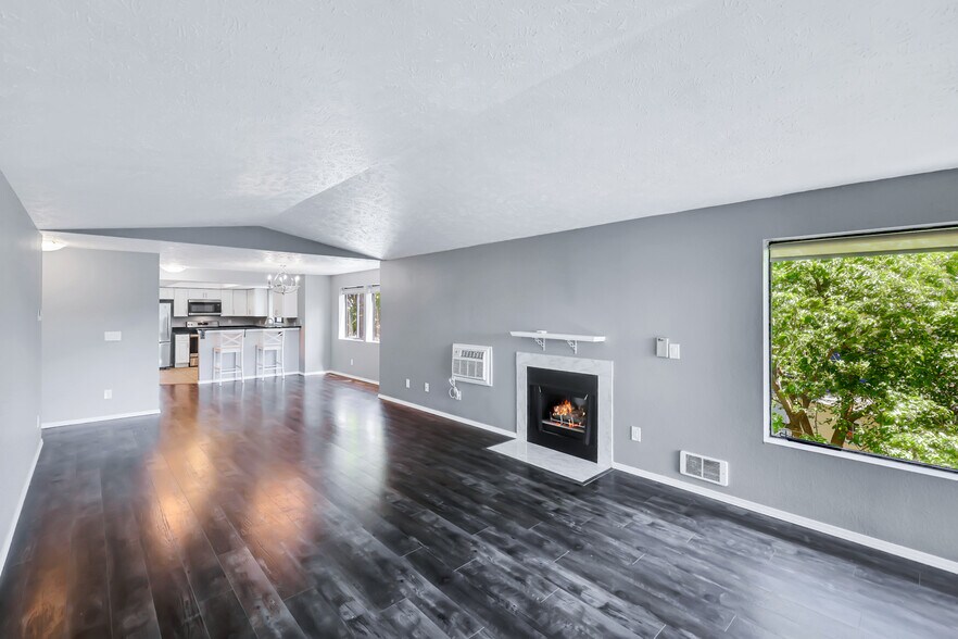 Building Photo - 162 S Coeur Dalene St