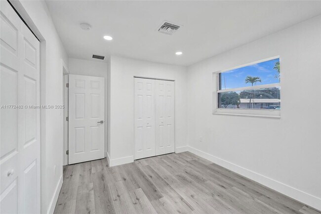 Building Photo - 101 SW 53rd Ave