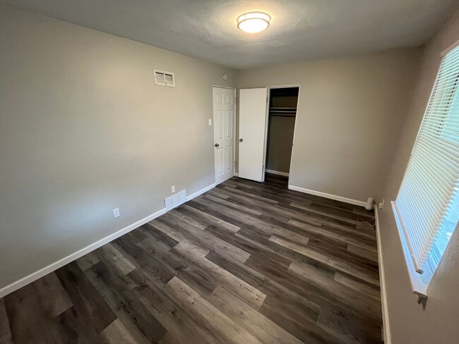 Building Photo - Spacious Three Bedroom One Bath Home Comin...