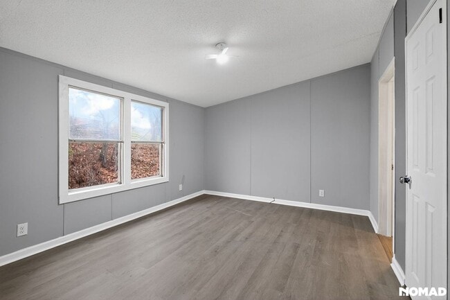 Building Photo - 5431 Pembrooke Dr